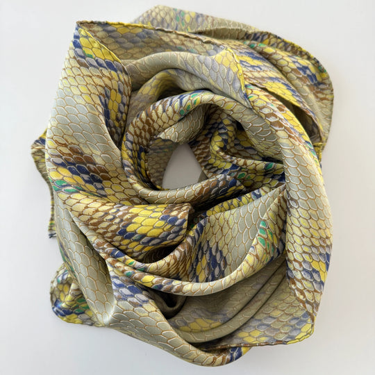 FABRIC FRONTLINE Nouveau foulard en soie