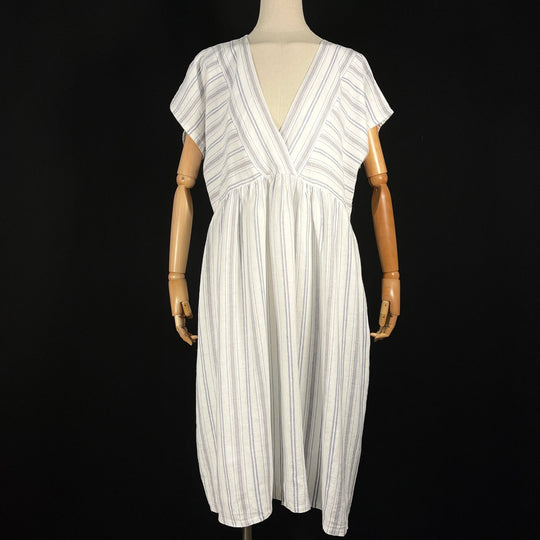 Leinenkleid aus handgefertigtem Studio