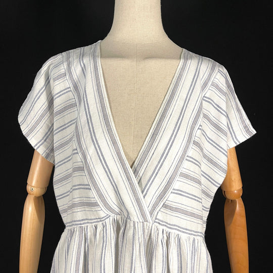 Leinenkleid aus handgefertigtem Studio