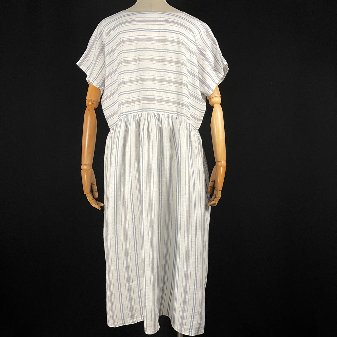 Leinenkleid aus handgefertigtem Studio