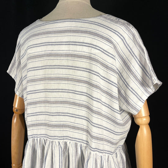 Leinenkleid aus handgefertigtem Studio