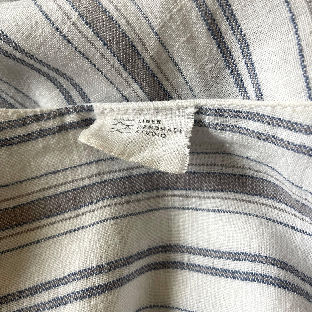 Leinenkleid aus handgefertigtem Studio
