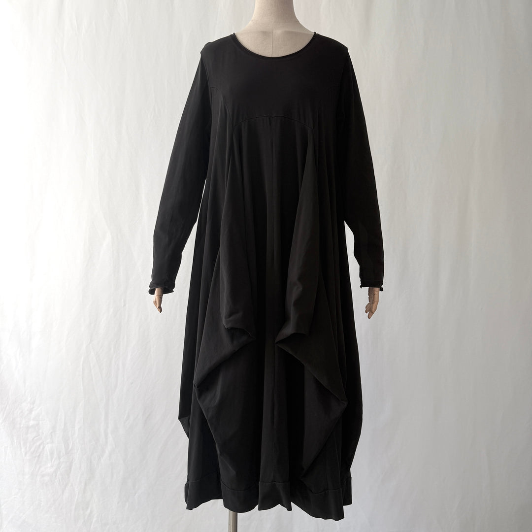Giovanna Guglielmi – “Working Over Time” black cotton dress