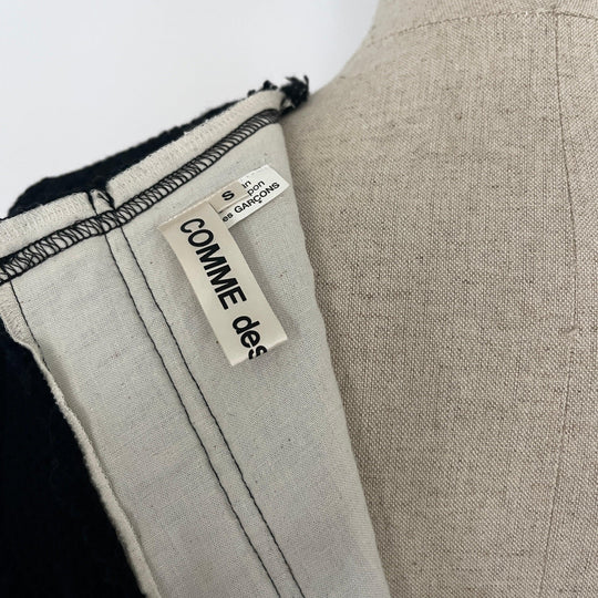 Neues Kleid von COMME DES GARCONS