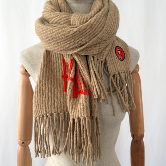 PRINCESS GOES HOLLYWOOD Peanuts Scarf