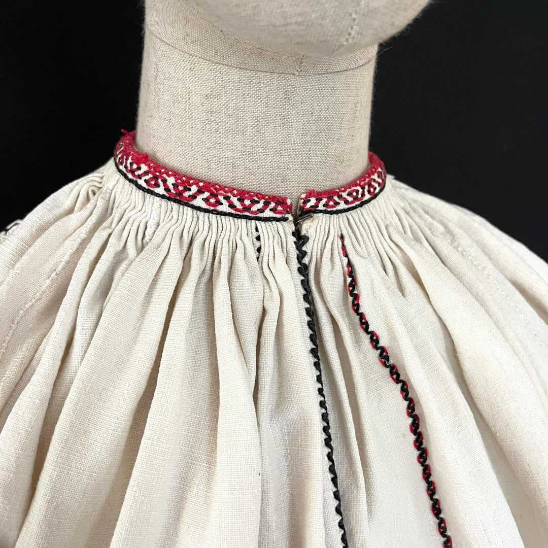 IE Vintage Hand Embroidered  Folk Romanian Blouse