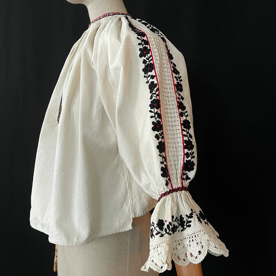 IE Vintage Hand Embroidered  Folk Romanian Blouse