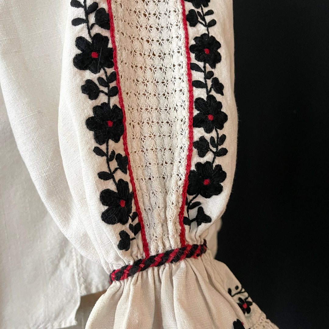 IE Vintage Hand Embroidered  Folk Romanian Blouse