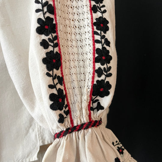 IE Vintage Hand Embroidered  Folk Romanian Blouse
