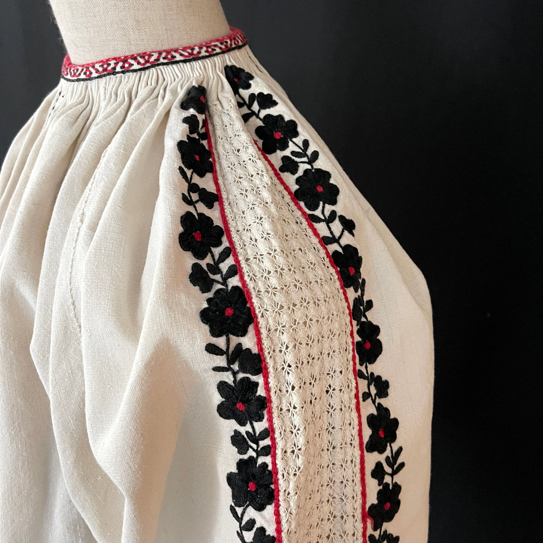 IE Vintage Hand Embroidered  Folk Romanian Blouse