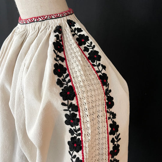 IE Vintage Hand Embroidered  Folk Romanian Blouse