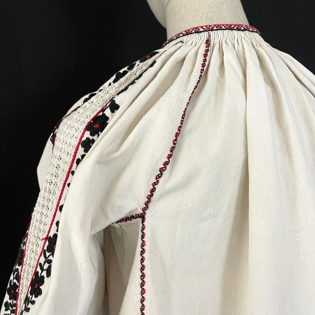 IE Vintage Hand Embroidered  Folk Romanian Blouse
