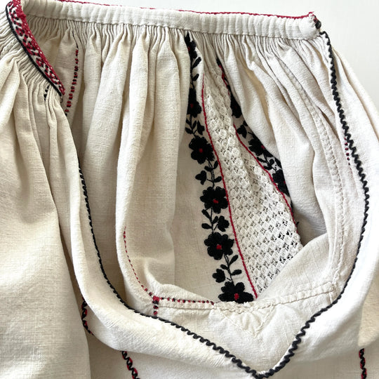 IE Vintage Hand Embroidered  Folk Romanian Blouse