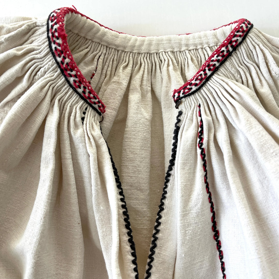IE Vintage Hand Embroidered  Folk Romanian Blouse