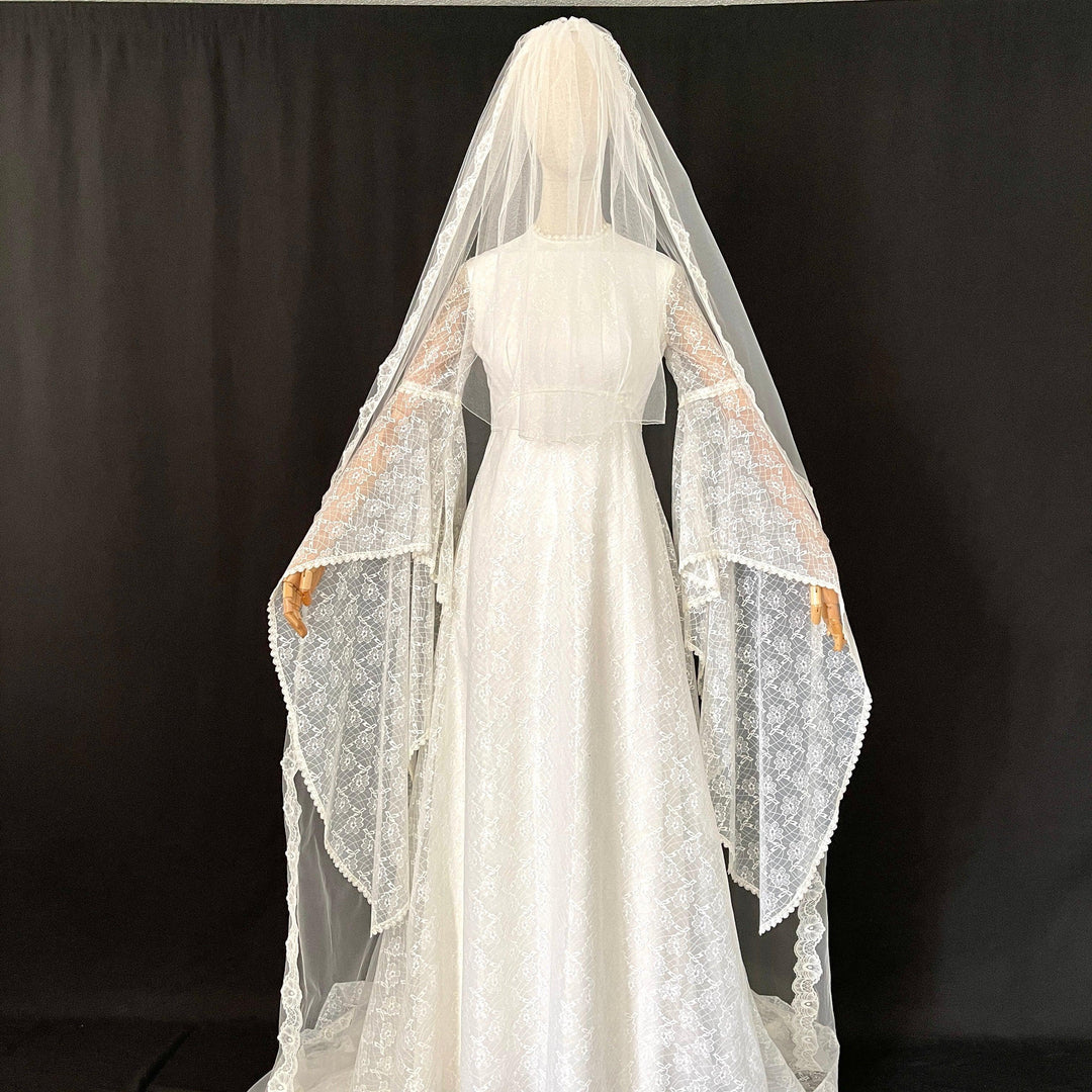 BRITISH Vintage - BRITISH Vintage Wedding Dress and Veil - AVVIIVVA.COM