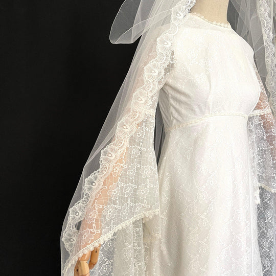 BRITISH Vintage - BRITISH Vintage Wedding Dress and Veil - AVVIIVVA.COM