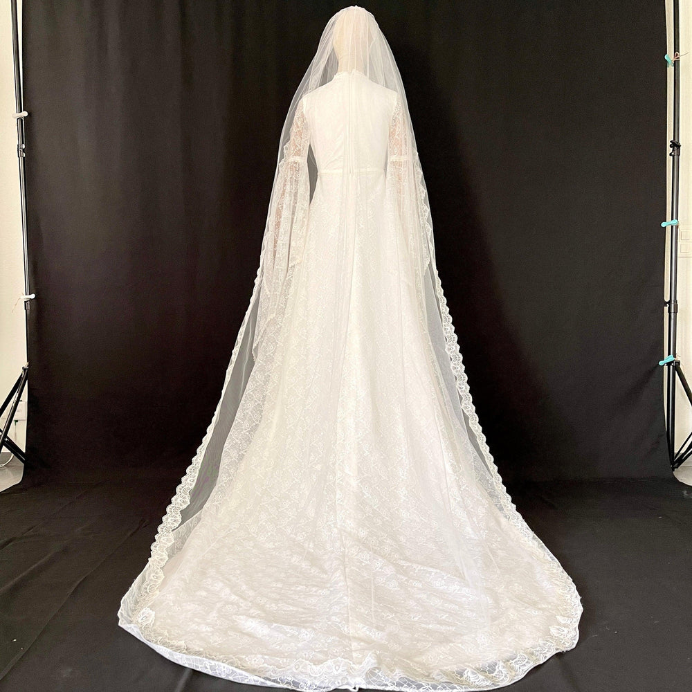 BRITISH Vintage - BRITISH Vintage Wedding Dress and Veil - AVVIIVVA.COM
