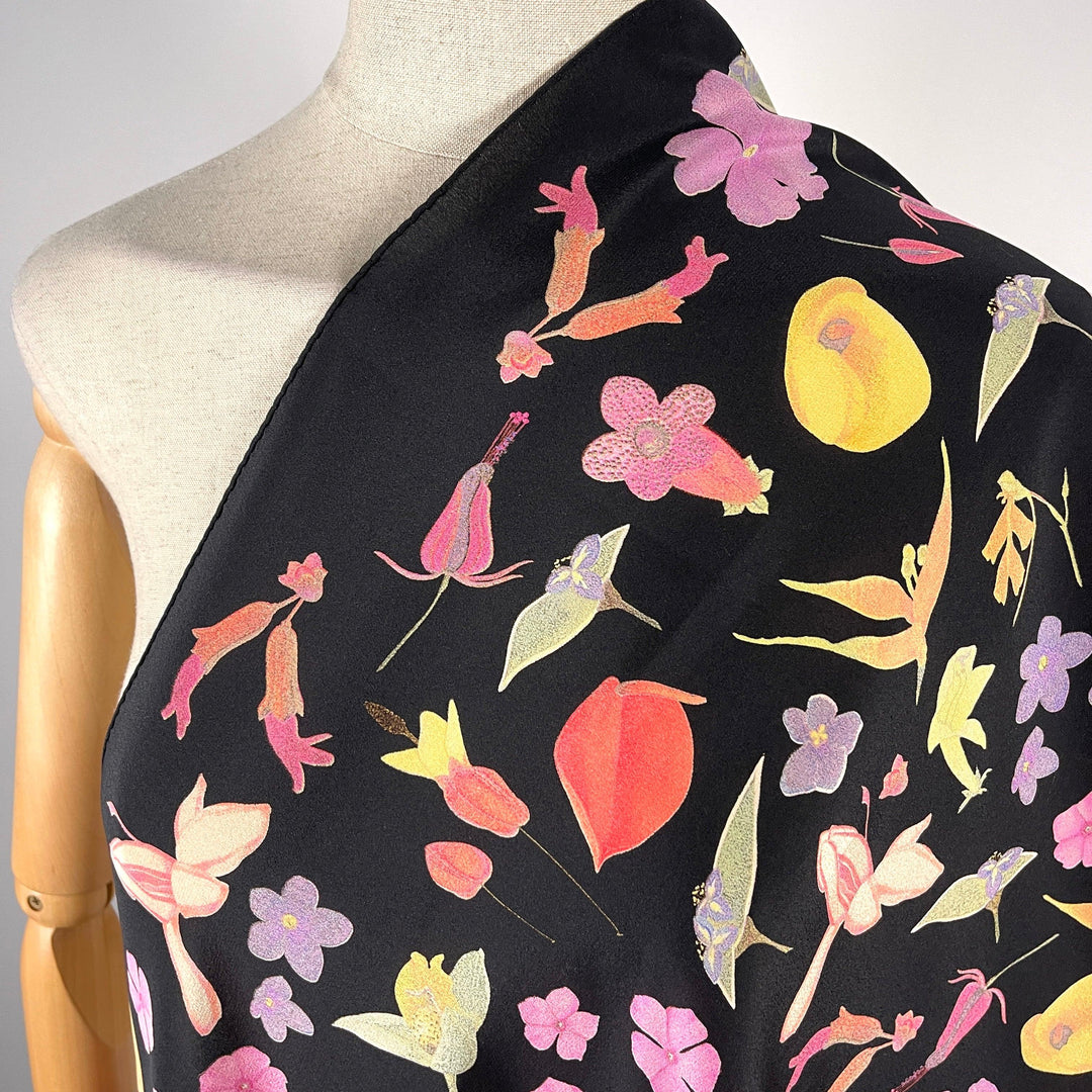 FABRIC FRONTLINE - FABRIC FRONTLINE New Silk Scarf - AVVIIVVA.COM