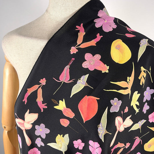 FABRIC FRONTLINE - FABRIC FRONTLINE New Silk Scarf - AVVIIVVA.COM