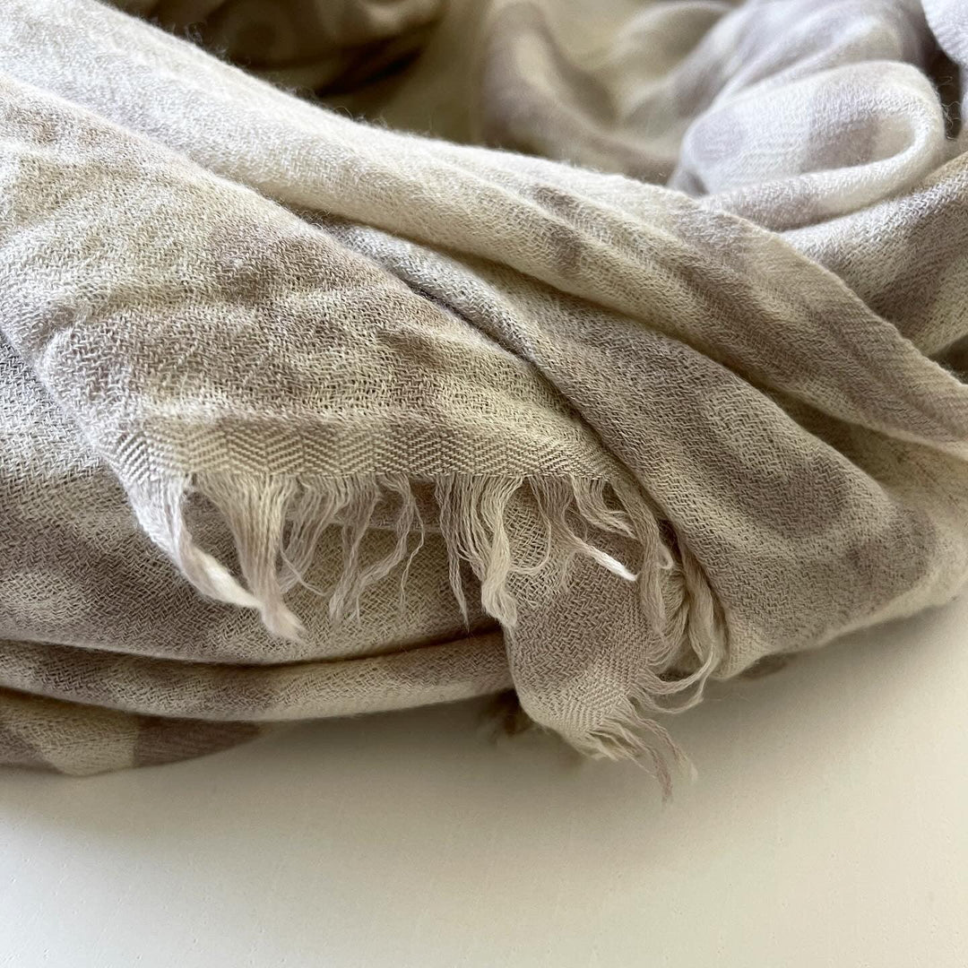 HEMISPHERE - HEMISPHERE Cashmere Scarf - AVVIIVVA.COM