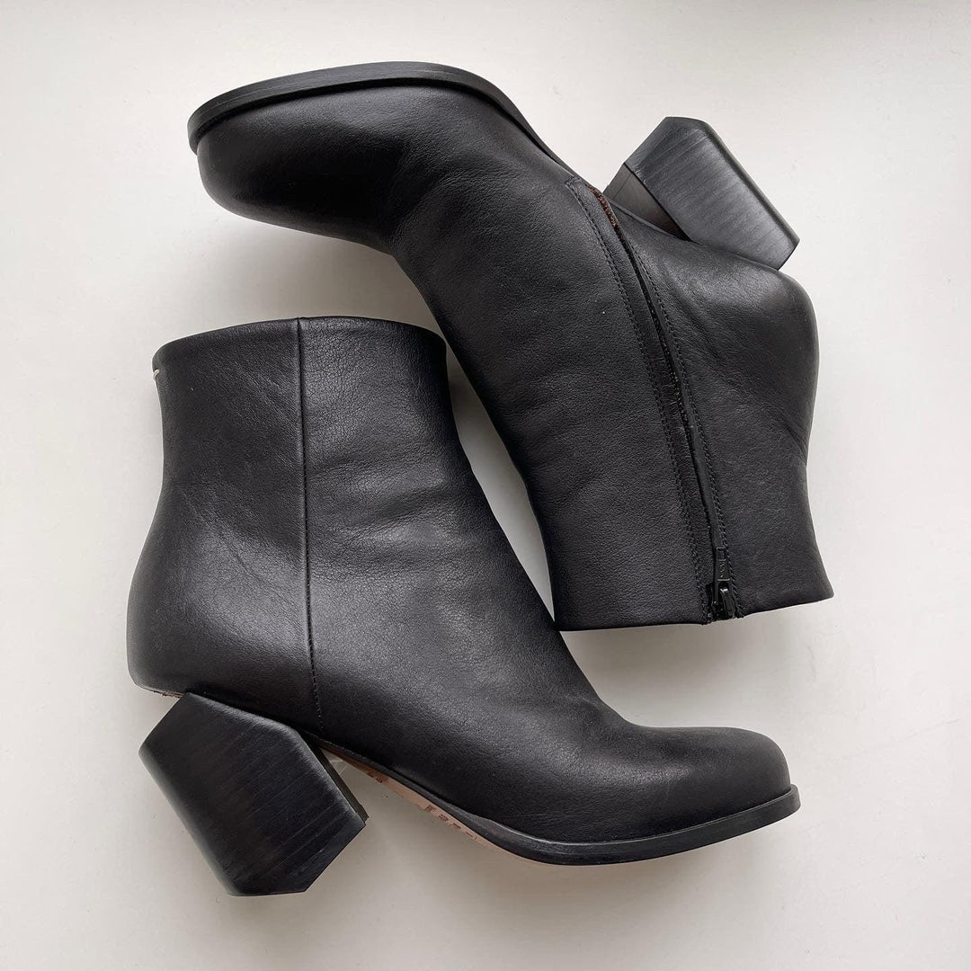 MAISON MARTIN MARGIELA - MAISON MARTIN MARGIELA Boots - AVVIIVVA.COM